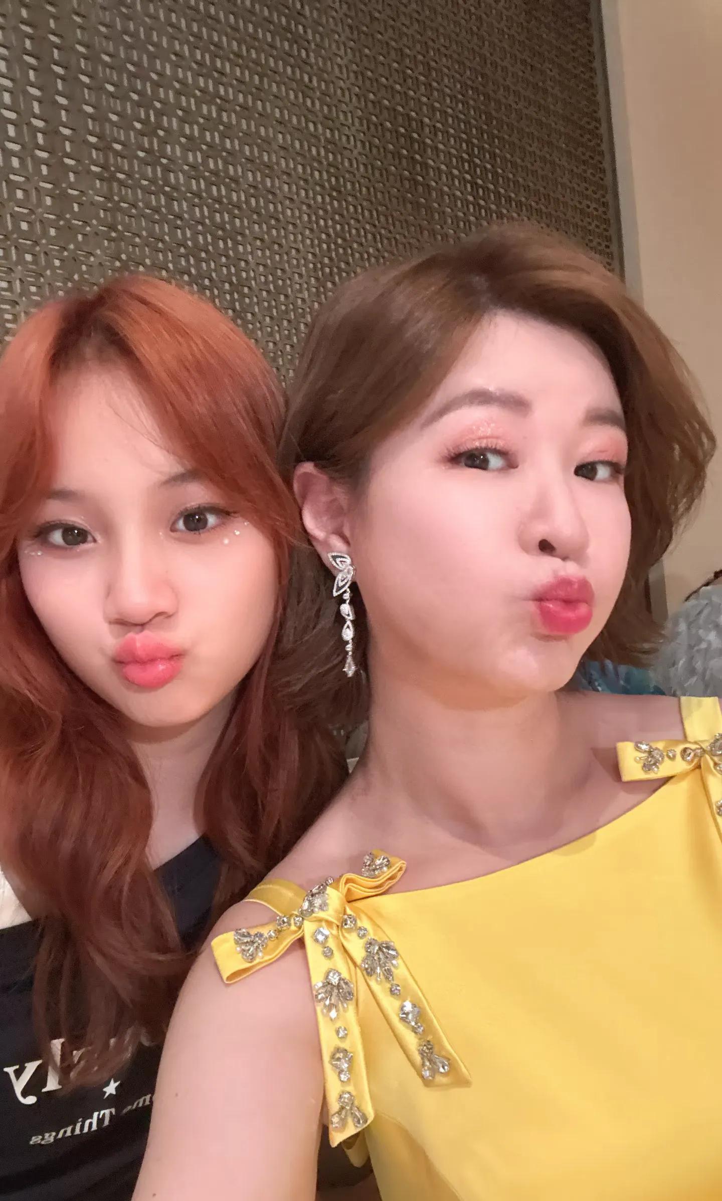 九游体育-杜华晒星二代走秀！甜馨比李小璐还高，酒窝有星范儿，黄奕尴尬了