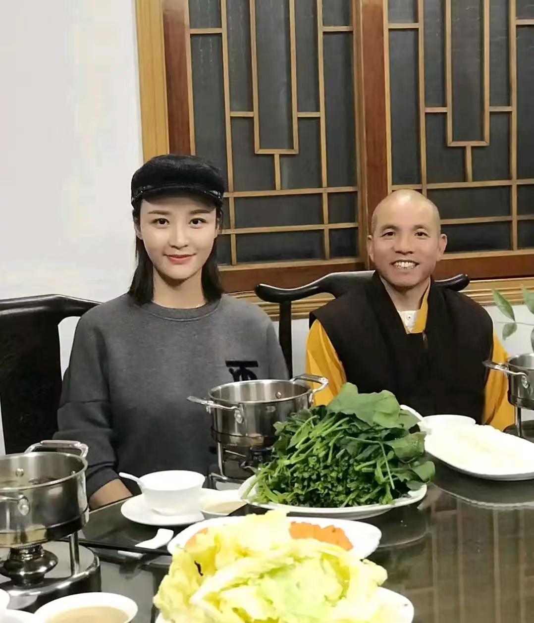 九游体育app-少林寺新方丈释印乐,上任仅一天,就被人扒出和美女大量的合照!