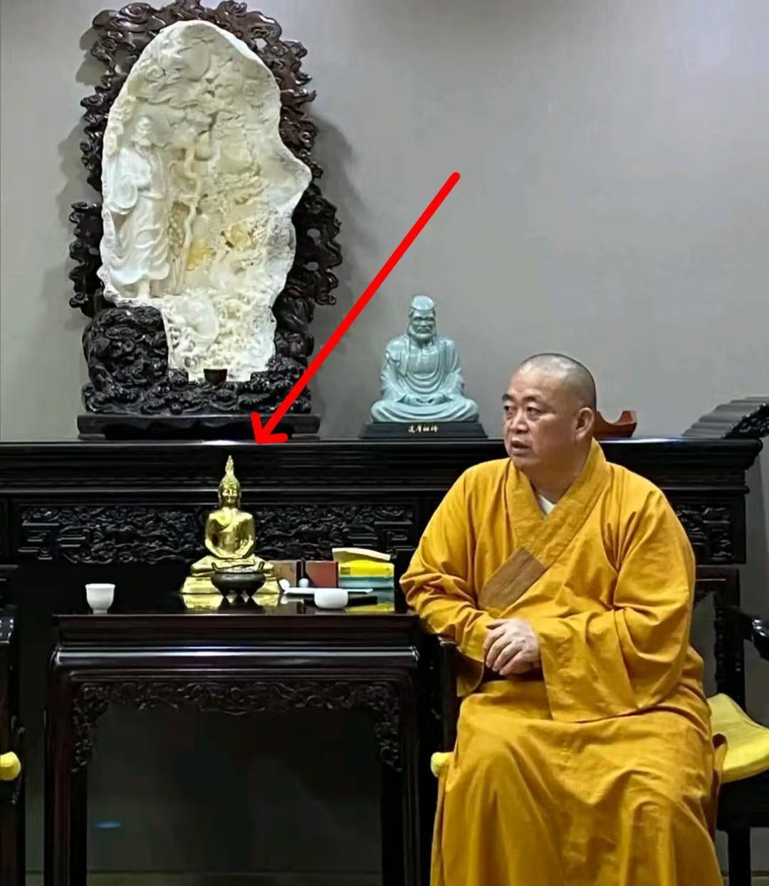 九游体育app-少林寺新方丈释印乐,上任仅一天,就被人扒出和美女大量的合照!