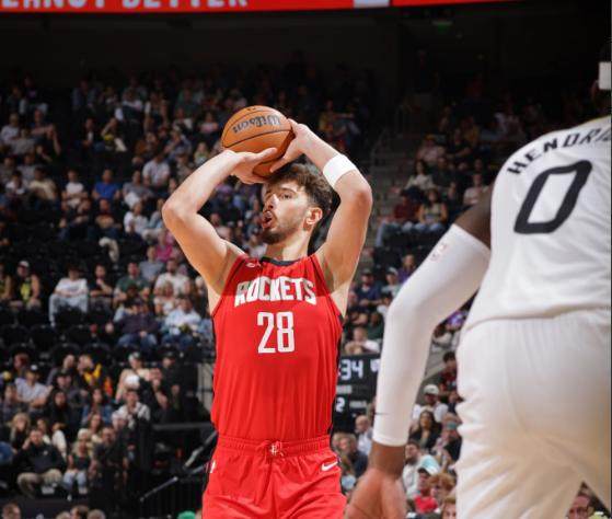 1728372988942003693.png 九游体育-减重变壮!火箭版约基奇17+4+4很稳,冲2.24亿顶薪