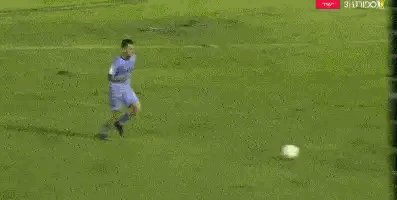 九游体育app-【早报】强行制造悬念？枪手两度点球未判惹争议！