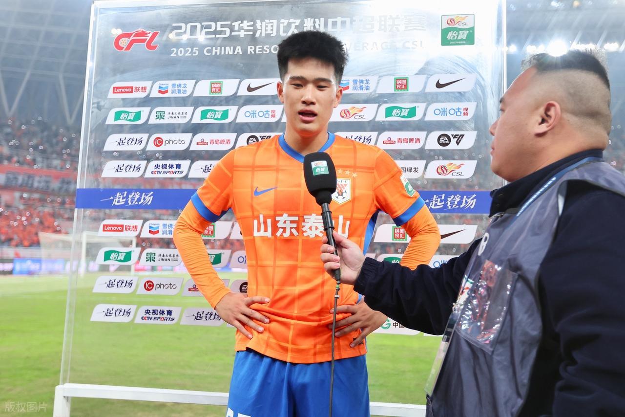 九游体育app-银哨阻梅开，铁血铸核心！后卫彭啸：山东泰山太子的U23封神之路