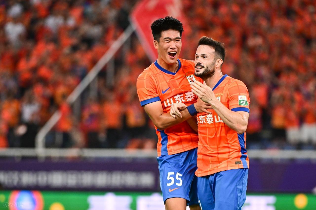 九游体育app-银哨阻梅开，铁血铸核心！后卫彭啸：山东泰山太子的U23封神之路