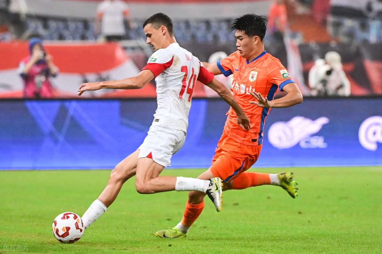 九游体育app-银哨阻梅开，铁血铸核心！后卫彭啸：山东泰山太子的U23封神之路