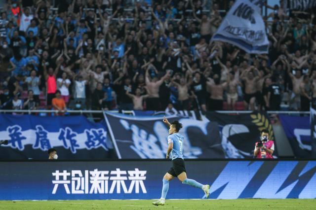 九游体育官网入口-连媒：因疫情赛程边走边看 中超或增一周双赛频率